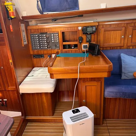 보트호텔 Adrilodge&tours Ponta Delgada