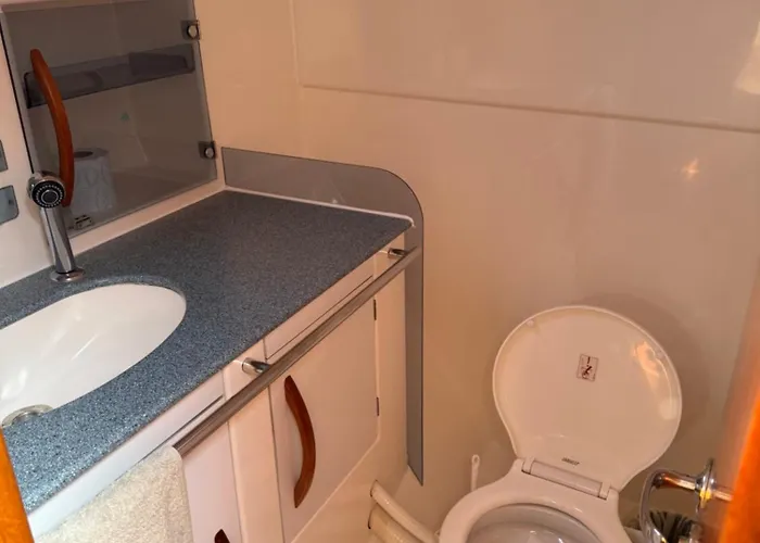 Adrilodge&tours Ponta Delgada